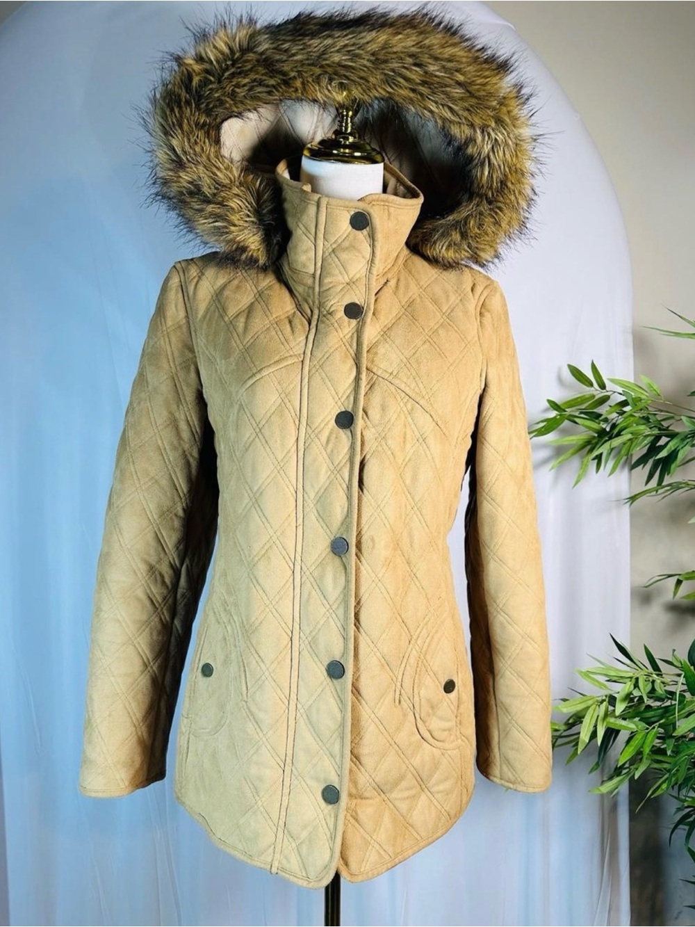 Gallery Tan Quilted Hooded Coat M | Faux Fur Trim Y2K Winter Jacket
 🧥 🐪